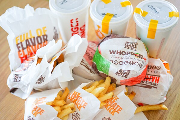 バーガーキングの「デリバリーセット」のボリュームがハンパない!