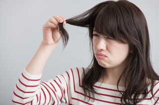 濡れた髪での就寝はNG！ まとまらない髪は前夜のブローがポイント