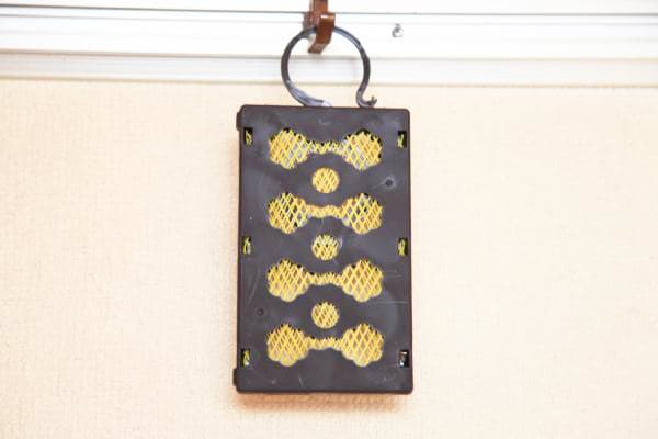 置いても吊るしてもOK!キャンドゥの「虫除けプレート」が超便利だった