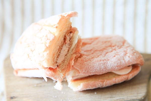 甘すぎるのが逆にグッド!128円で大きなマカロンが食べられるよ~!