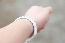 手首につけるだけ！キャンドゥで超お手軽な虫除けグッズを発見！