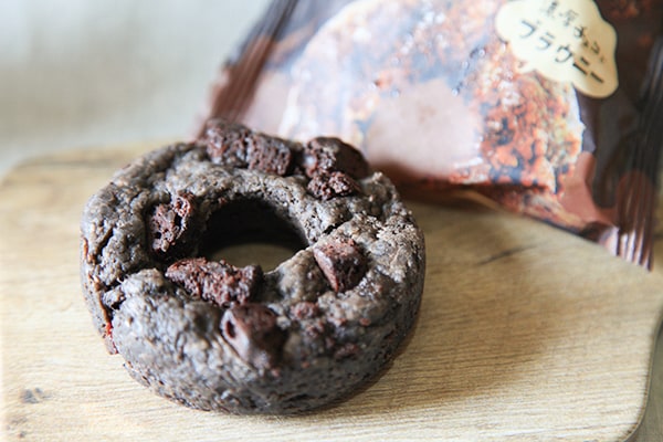 詳細不明…!? ローソンのドーナツ風“隠れスイーツ”がウマイ!!