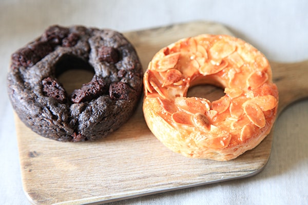 詳細不明…!? ローソンのドーナツ風“隠れスイーツ”がウマイ!!