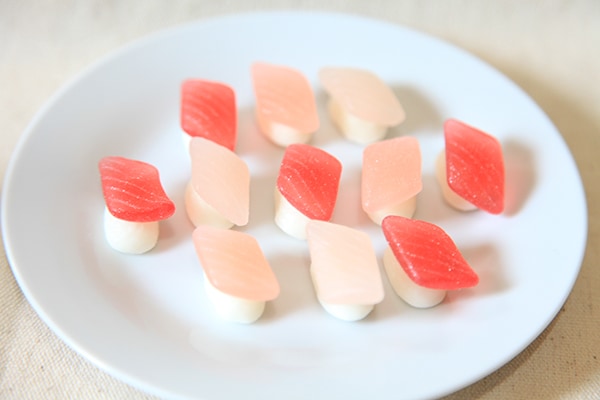 へいお待ち!ファミマなら204円でまぐろ三昧!!