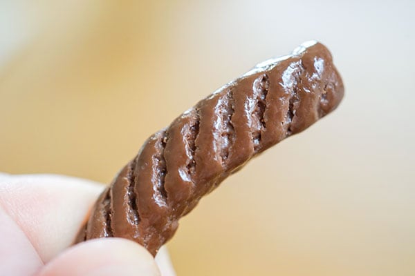 セブンで数量限定!チョコがけ「かっぱえびせん」が止まらなさすぎる!