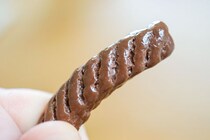 セブンで数量限定！チョコがけ「かっぱえびせん」が止まらなさすぎる！