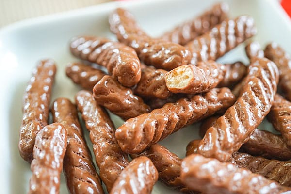 セブンで数量限定!チョコがけ「かっぱえびせん」が止まらなさすぎる!