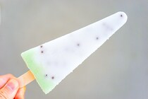 【セブン先行販売】「幻の白いスイカバー」を食べてみた！気になる味は？