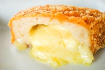 ローソンの新作「Lチキ」はチーズがあふれ出す！！！