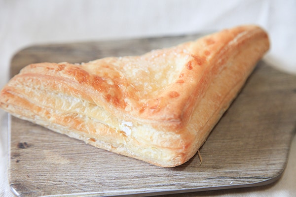 強烈な酸味にハマる人続出!? ファミマの「○○パイ」が話題!!