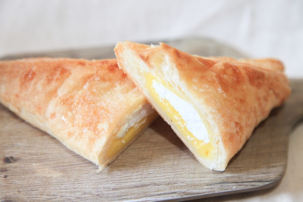 強烈な酸味にハマる人続出!? ファミマの「○○パイ」が話題!!