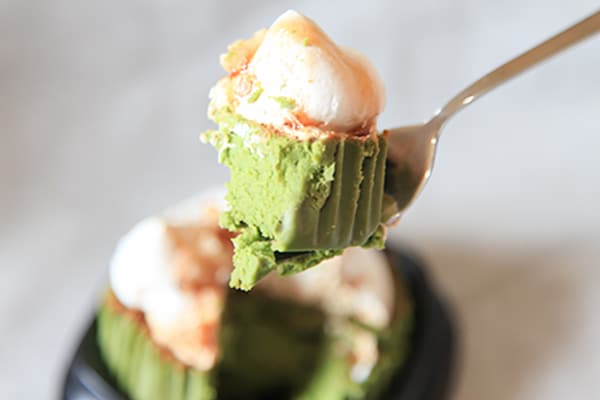 え、ウマすぎじゃない…? ローソンの超人気スイーツに抹茶味が登場!!