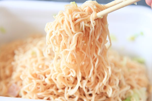 【激ヤバ注意】驚異の1872kcal！巷で話題のペヤングを食べてみたら泣いた