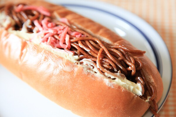 298円って高くない!? と思ったけど満足度も高い「焼そばロール」