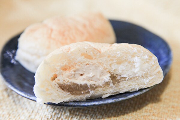 グッジョブ、黒蜜!ファミマパンの中には○○が隠れている!?