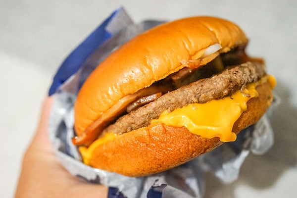 【肉好き必見】マック新商品が「ウマイ」と話題に！