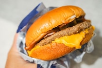 【肉好き必見】マック新商品が「ウマイ」と話題に！