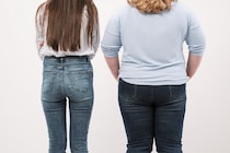 老けたバックスタイルに注意！ 後ろ姿を意識した着やせ術