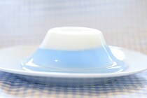 ひんやりぷるん！『すみっコぐらし』コラボのゼリーはまさかの“やま”！