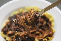 牛肉がごろっごろ！超本格派なローソンのパスタが550円!?