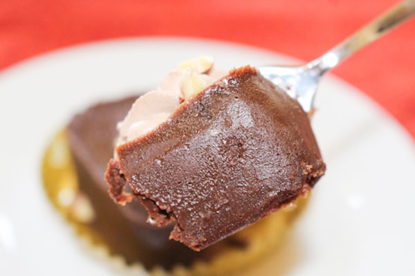 298円でも安い!濃厚チョコが贅沢なファミマの絶品コラボスイーツが復活!