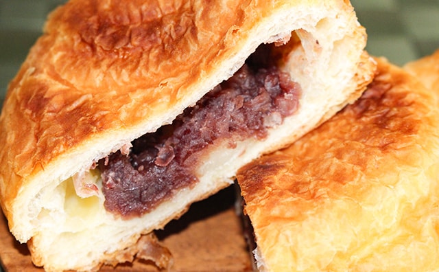 どっちから食べる? ファミマの大人気商品がパワーアップして復活!