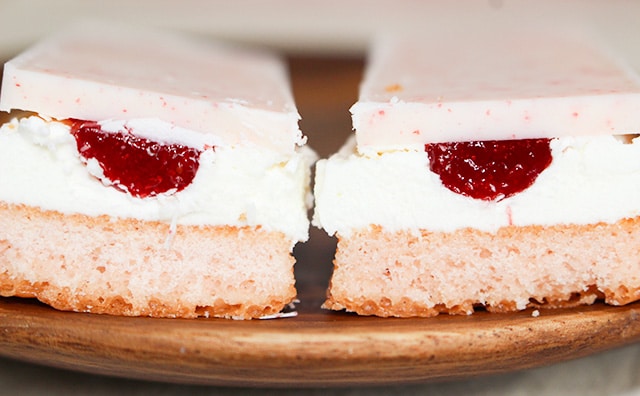 パキッ、サクッ!168円の神ウマスイーツに爽やかな「いちご」が追加!!