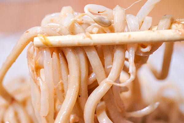 セブンとあの銘店が再びコラボ!がっつり系の麺がやみつきに!!