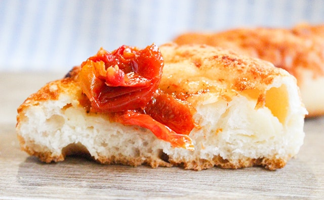 トマトが苦手でも食べられちゃう!? セミドライトマトを使用したパンとは?