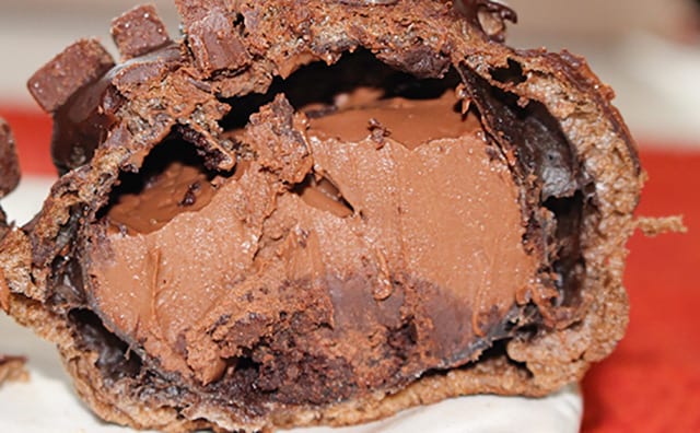 チョコ・チョコ・チョコ!チョコまみれのシュークリームが爆誕!