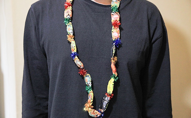 首にかけても飾ってもOK!カルディで買ったお菓子のレイでハロウィーン気分爆アゲ