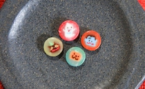 首にかけても飾ってもOK！カルディで買ったお菓子のレイでハロウィーン気分爆アゲ