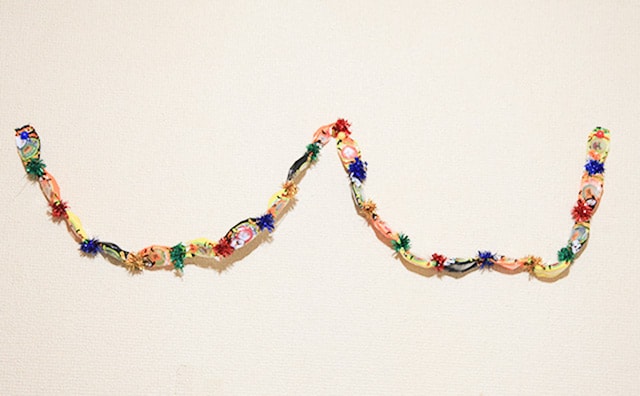 首にかけても飾ってもOK!カルディで買ったお菓子のレイでハロウィーン気分爆アゲ