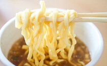 もちもち食感が最高！醤油スープのカップ麺が激ウマでした！！