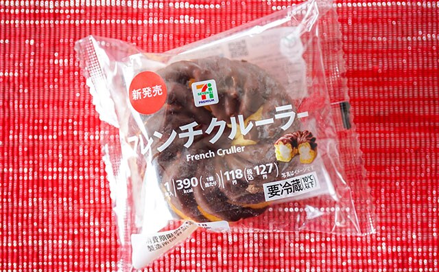 セブンからフレンチクルーラー登場！全がけチョコが超ウマイ！