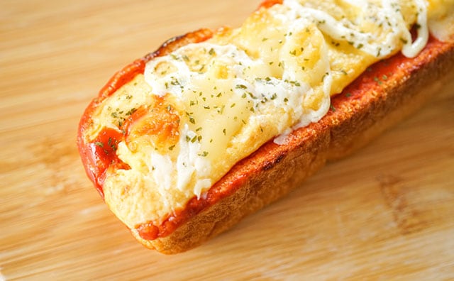 セブンのあの惣菜パンが復活!見かけるとつい買ってしまう…