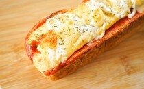 セブンのあの惣菜パンが復活！見かけるとつい買ってしまう…