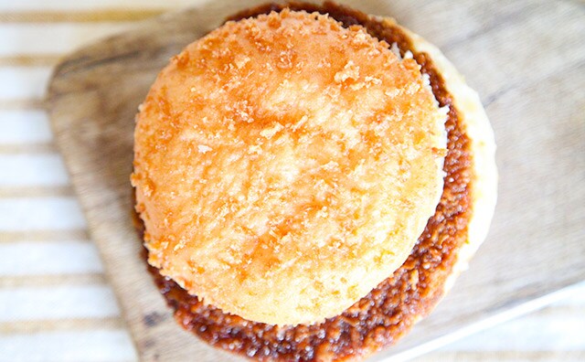 145円でガッツリ！！パン、”あれ”がはみ出るほど大きいんです！！