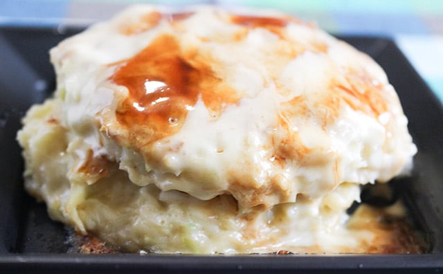 いま、ファミマはチーズがアツい!!でも真っ白なお好み焼きって…