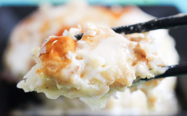 いま、ファミマはチーズがアツい!!でも真っ白なお好み焼きって…