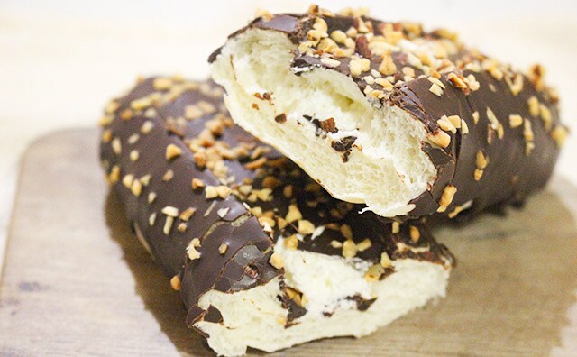 【セブン】チョコがパリッ、ホイップがふわっ、アーモンドがナイスすぎるパンとは?