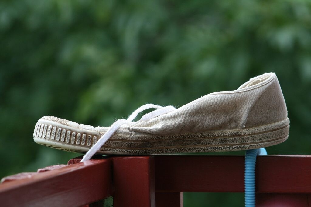 白スニーカーの洗い方とコツ。汚れやすいソールのお手入れ方法も紹介