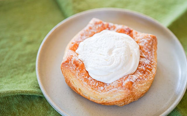 ホイップたっぷりなのにさっぱり!セブンのデニッシュにハマりそう!