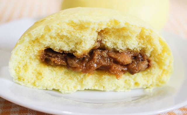 ちょっぴりスパイシー　ローソンのカレーまんは”ごろごろチキン”がうまい！