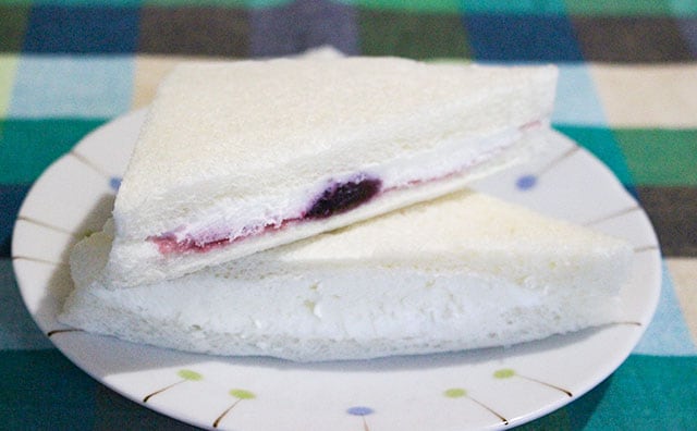 【ローソン】ホイップクリームがふわふわ~なスイーツサンドが登場!