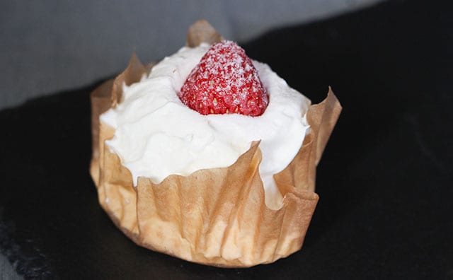 まるで雲だ…!ローソンのショートケーキがウマすぎる!