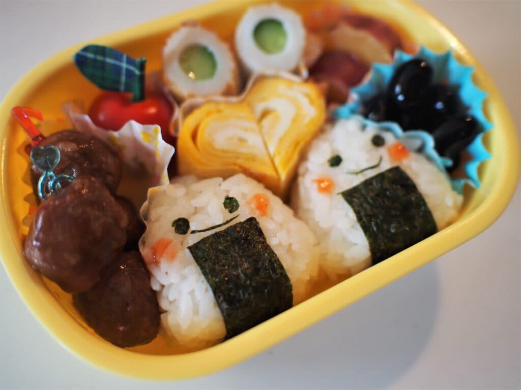 幼稚園の遠足に持って行きたいお弁当。子どもが喜ぶアレンジ方法は？