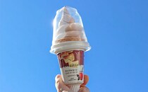 セブン×Mr.CHEESECAKEのワッフルコーンが“ベリー”グッド！！