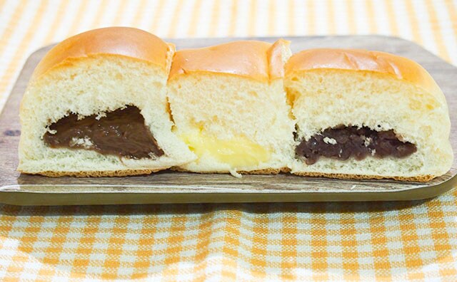 3つも!? このセブン100円パン、中に秘密が隠れてます!!