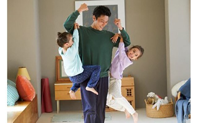 ユニクロが調査!コロナ禍で子どもたちは親をどう見ている?